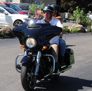 Meet your Posher, Chuck